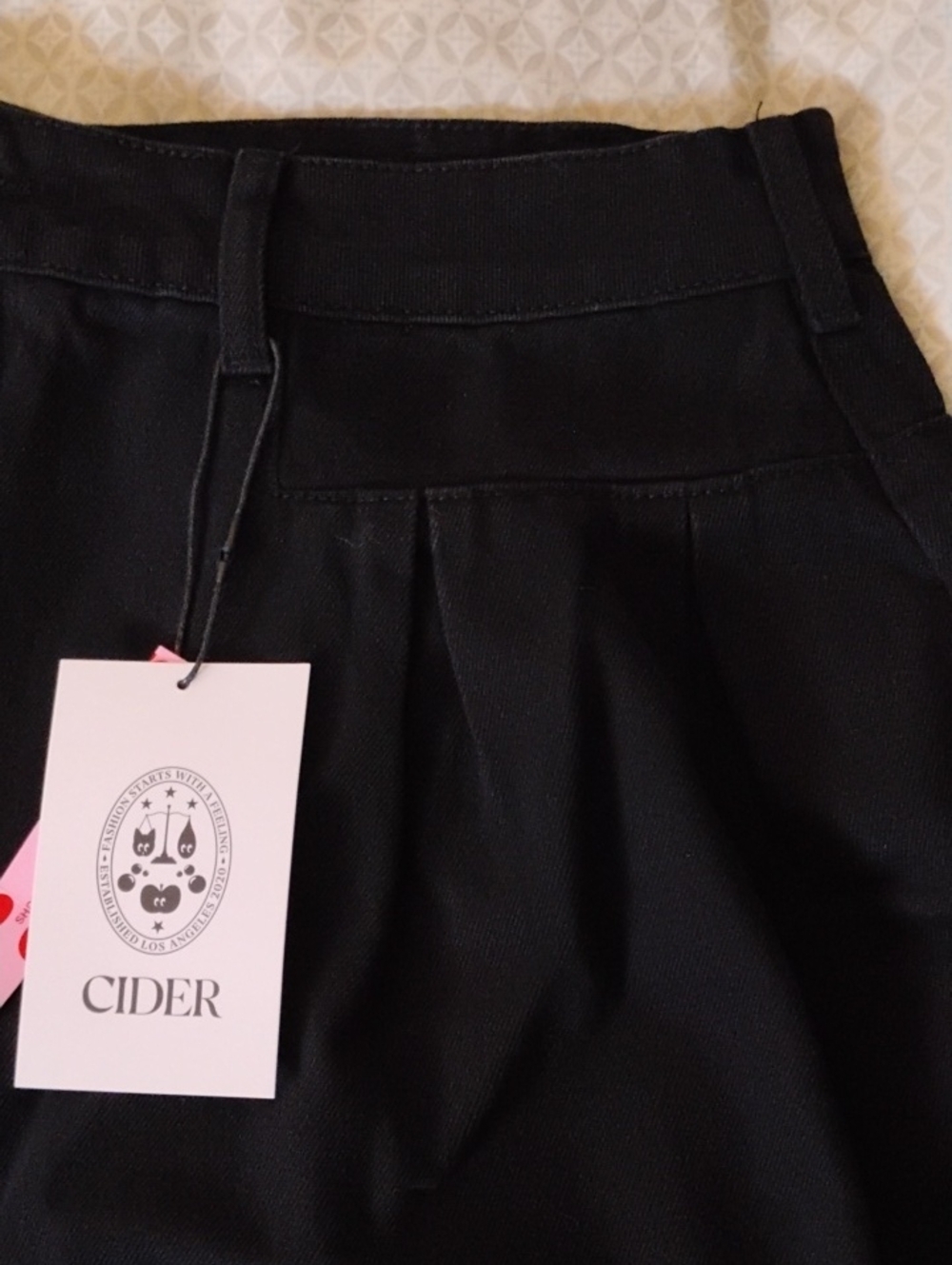 *nwt* cider black pleated denim women's size 0xl shorts - Picture 3 of 4